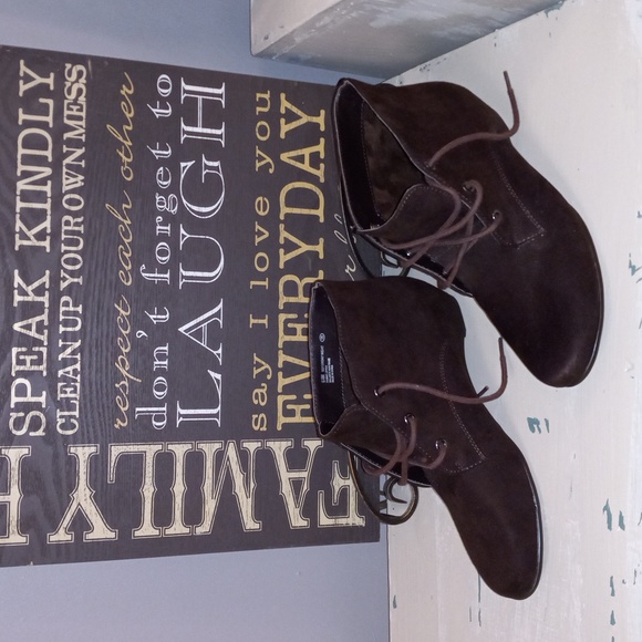 BROWN AEROSOLES BOOTIES - Picture 1 of 13